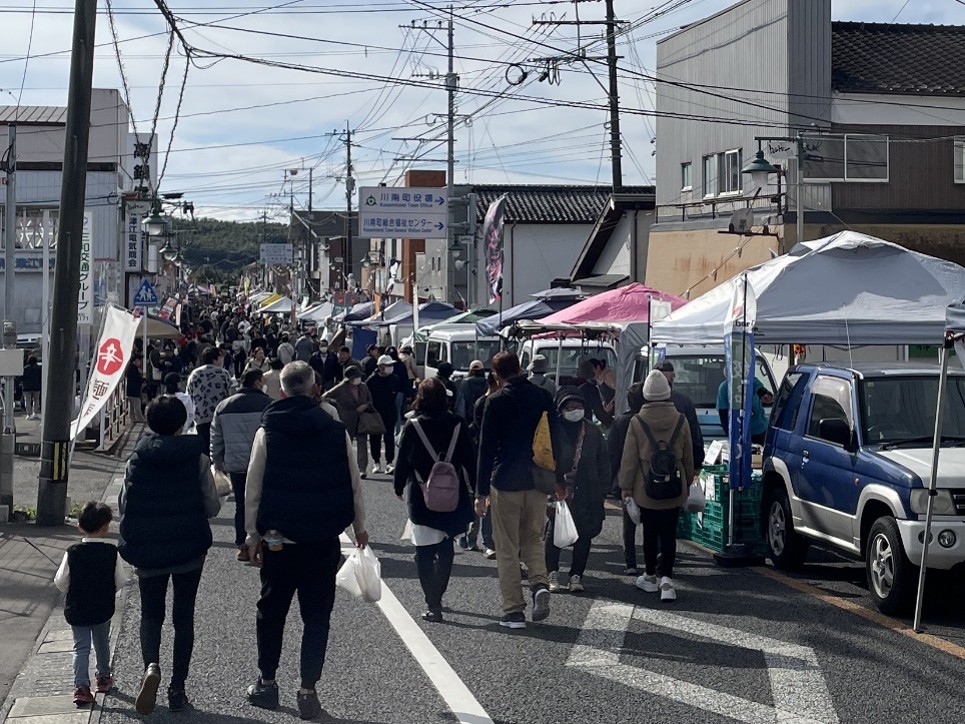 「定期朝市」トロントロン軽トラ市
